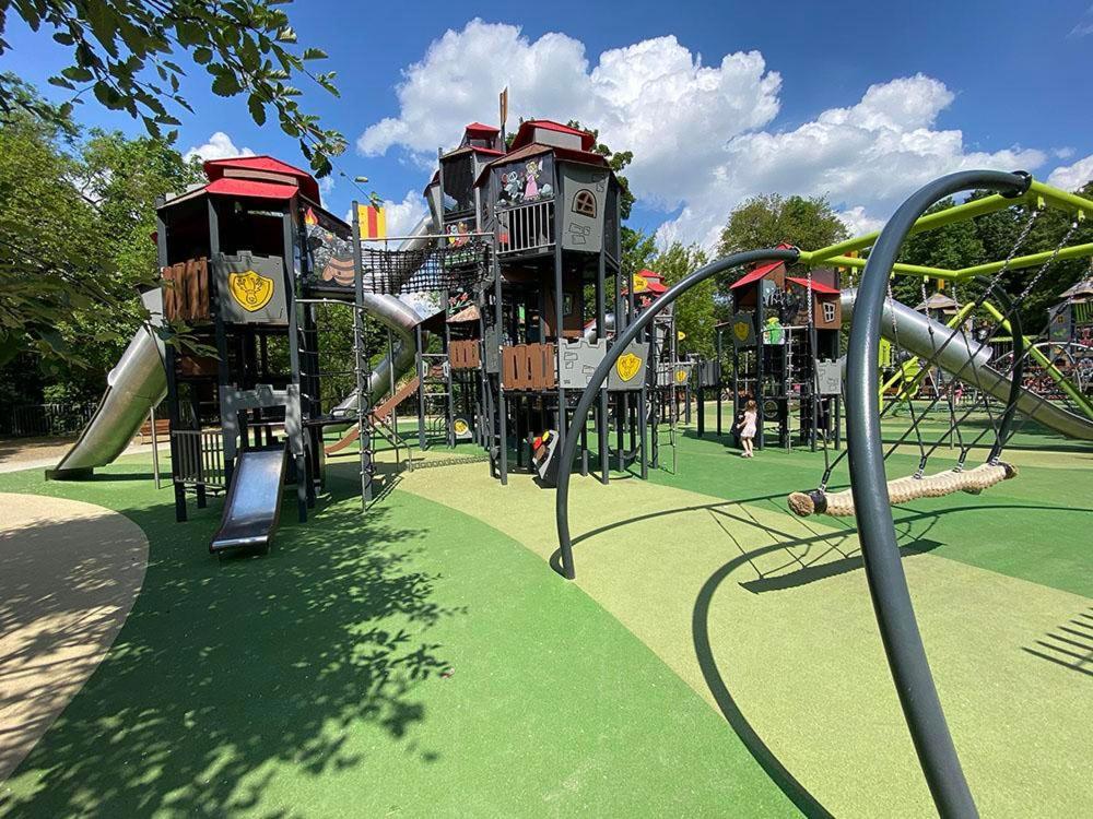 Juna - Nowoczesny Apartament W Centrum Z Widokiem Na Park Pruszków Buitenkant foto