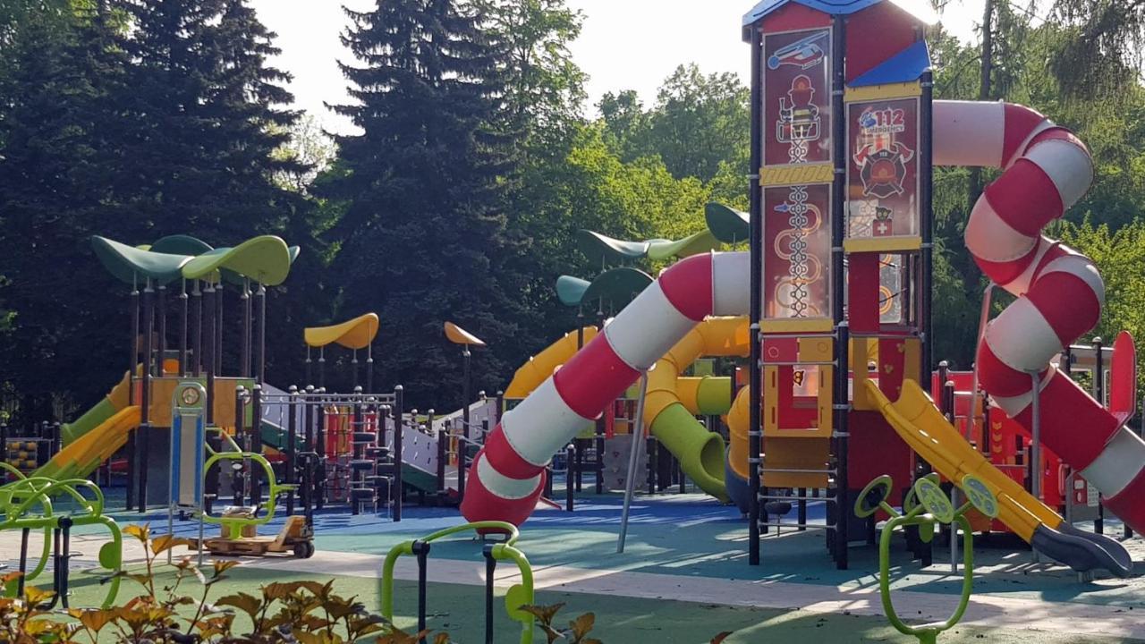 Juna - Nowoczesny Apartament W Centrum Z Widokiem Na Park Pruszków Buitenkant foto