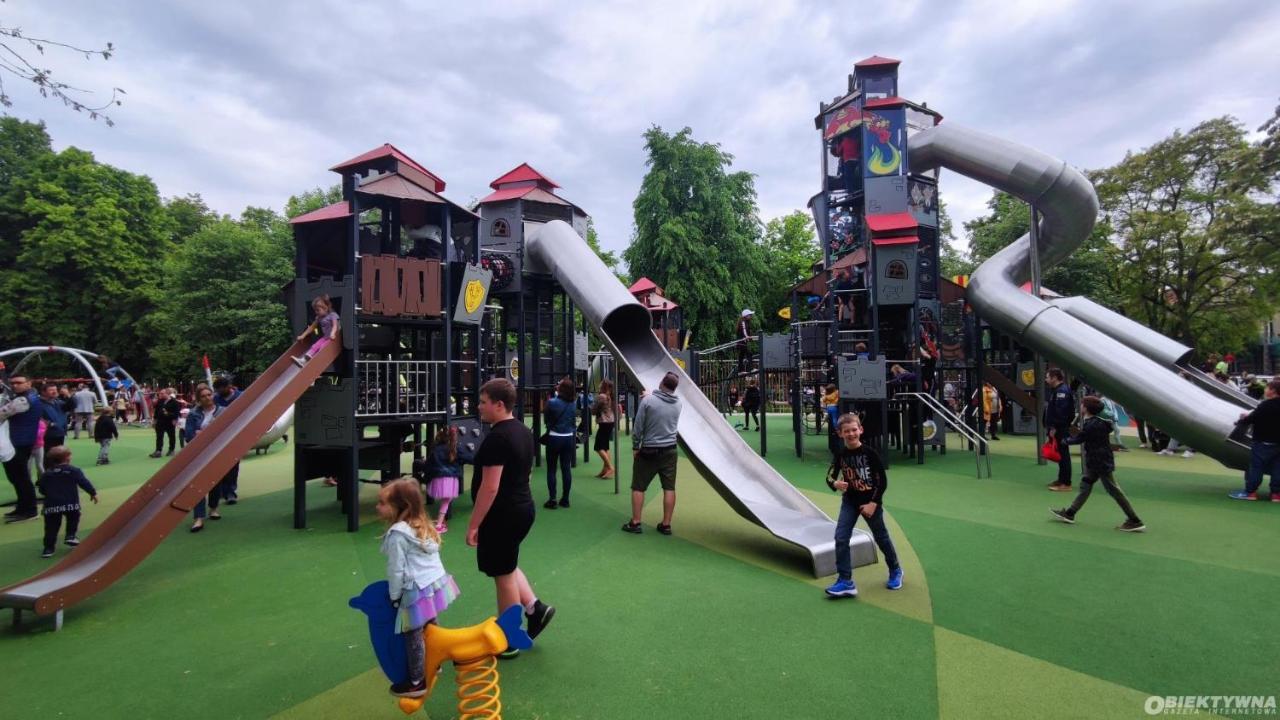 Juna - Nowoczesny Apartament W Centrum Z Widokiem Na Park Pruszków Buitenkant foto